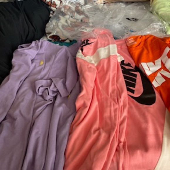 4 nike 2 polo 5 outfits for 200-225$ size 3x but fits 2x better